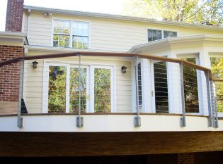 Curved cable deck with stainless cable railing 