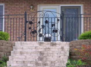 Grave vine gate at steps