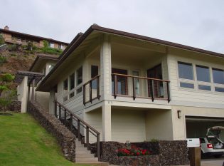 Craftsman Style cable railing on home in Hawaii 