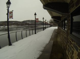 Snowy view of Deleware river