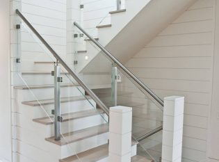 White Horizantal Panels With Oak Treads And Glass Railing