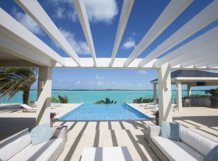 Infinity edge pool with pergola