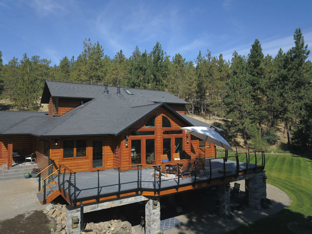 Log home with curved deck railing