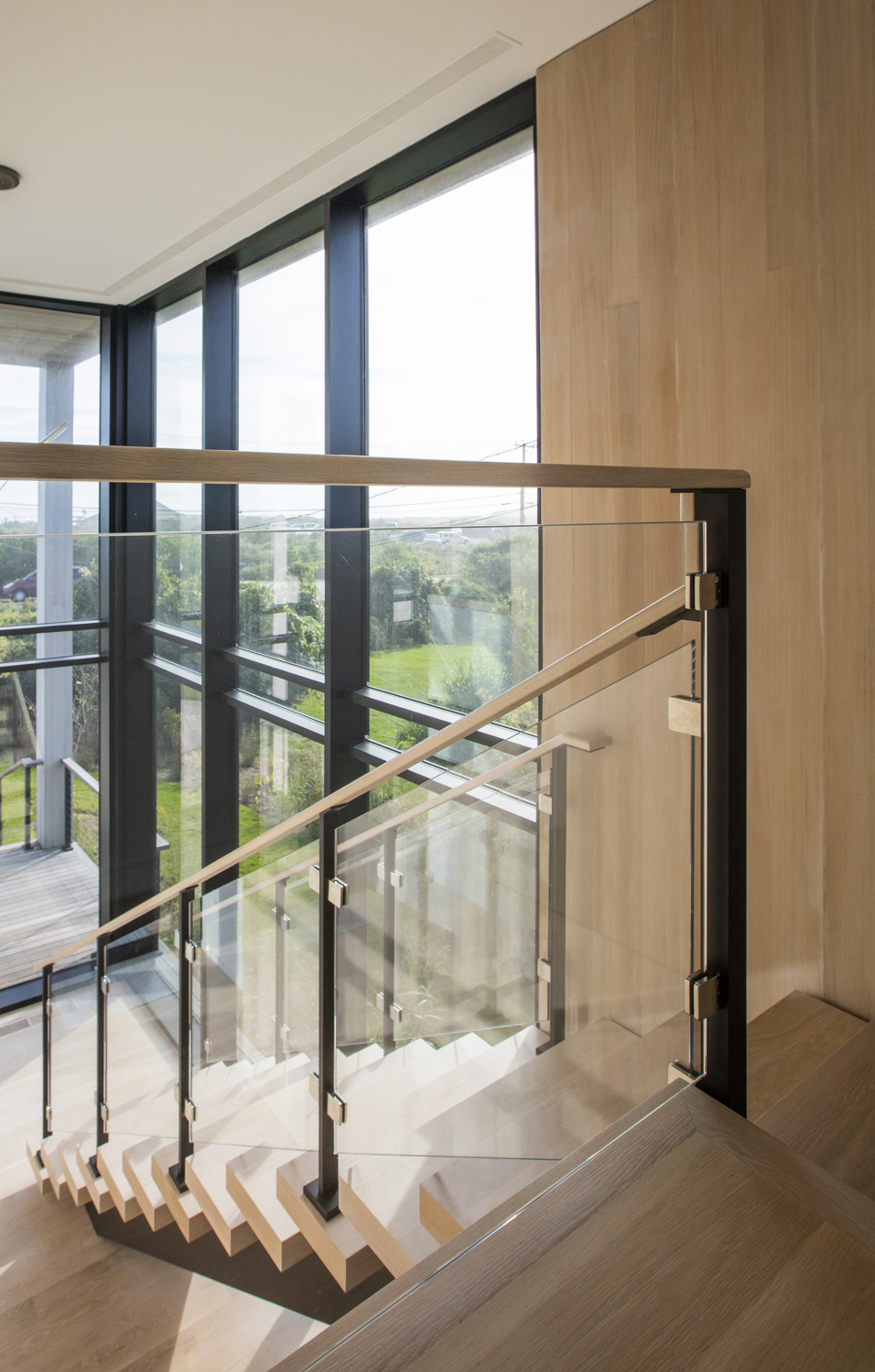 Glass staircase railing 