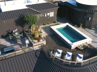 Curved roof top deck railing