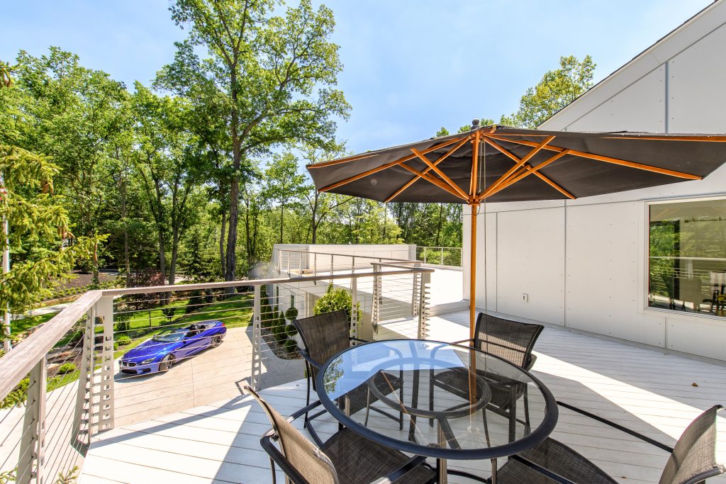 Modern railing system on rooftop deck with the cable railing color sparkle silver