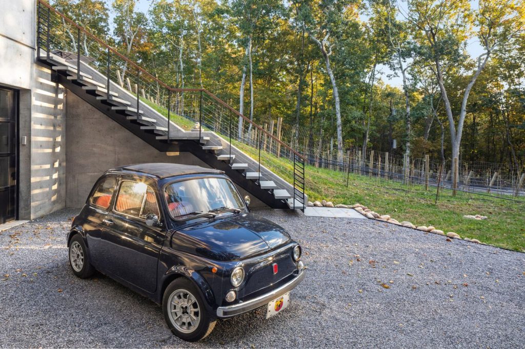 Floating mono stringer cantilever stair with stone treads