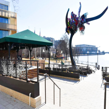 Potomac River front restaurant with outdoor seating and cable railing