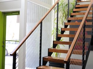 Steel sawtooth double-stinger staircase with wood treads