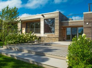 Martha's Vineyard home with Ithaca Style exterior cable railing. 