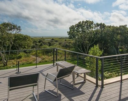 Rooftop deck with cable railing system