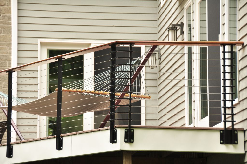  Chicago style cable railing