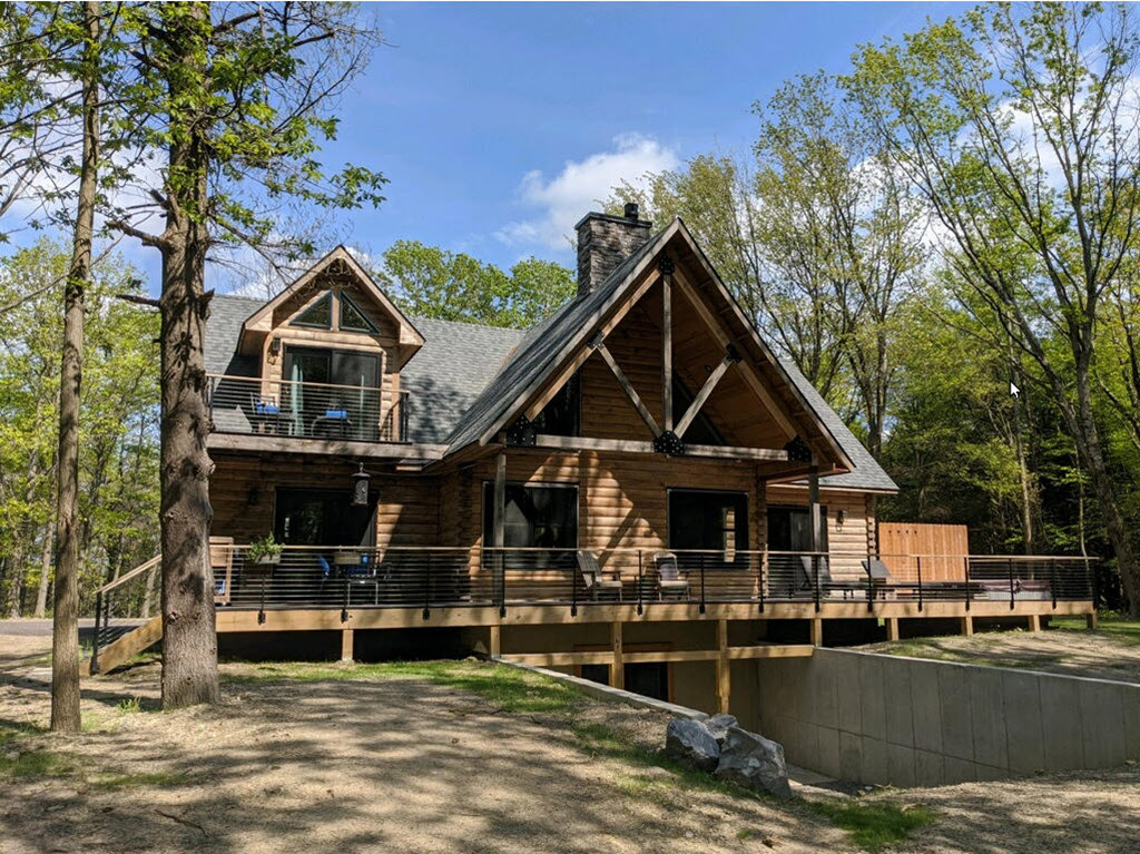 Log Cabin with expansive deck and cable railing system