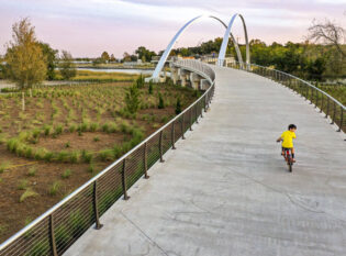 Curved cable railings on pedestrian bridge