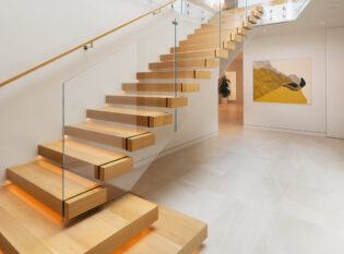 Cantilver floating stairs with glass railings