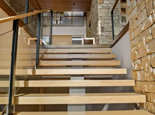 Floating mono stringer stairs with glass railing